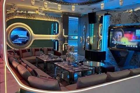 青岛私人订夜场酒水促销团队年轻工作超开心