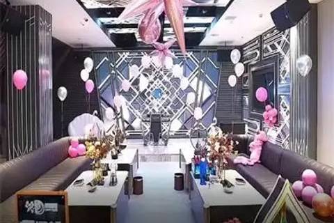 乌兰察布夜场诚聘女营销专员,工作环境高端安全有保障,24小时安保让你安心上班