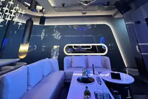 三亚高端夜场招聘女营销服务员,DJ公主招聘七家场所任选,机票能报住宿免费零费用