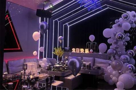 西宁KTV夜场礼仪模特高薪招，日结薪资，随走随结