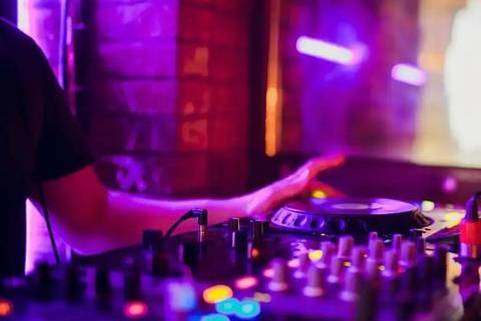 深圳LAVA夜场招聘新人入职红包轻松上班